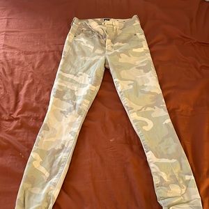 Camo skinny jeans never worn